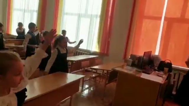 Классный час ко Дню единства народа Казахстана в 1 "А" классе смотреть онлайн