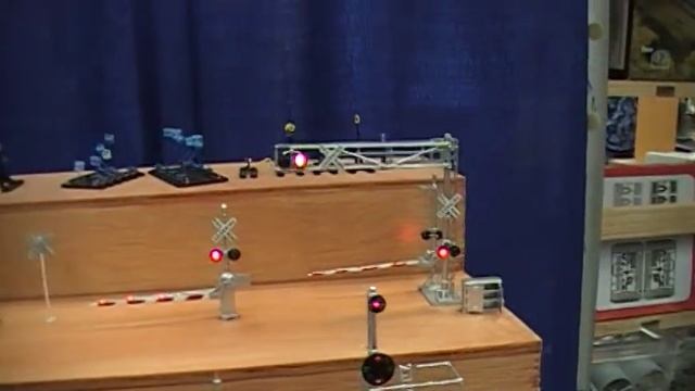 Model railroad train signals and crossings смотреть онлайн