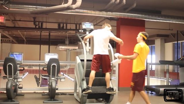 INVADING PEOPLES SPACE AT THE GYM!! смотреть онлайн