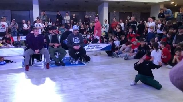 Я на битве стилей коряво конечно, но ладно .Bboy METTATON БУТОВО STILE смотреть онлайн
