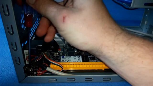 Building ITX PC V2 (and unbuilding V1) | TheVidsByDennis смотреть онлайн