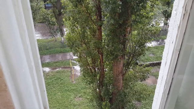 ЛИВЕНЬ ЗА ОКНОМ смотреть онлайн