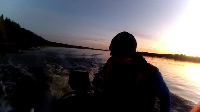 Отмечаем день рождение на Волге,катаемся на лодке смотреть онлайн