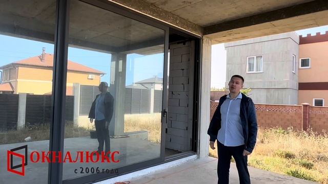 Дом в нашем остеклении с большими окнами из алюминиевого профиля смотреть онлайн