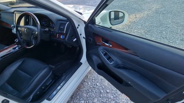 2014 Toyota Crown Majesta Hybrid F Version Modellista GWS214
