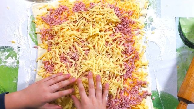 Булочка с ветчиной и сыром! смотреть онлайн