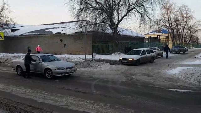 Новокузнецк, ул. Климасенко 12б_у входа смотреть онлайн