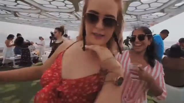 Синий иней лёг на провода, а мы угораем в Дубае! смотреть онлайн