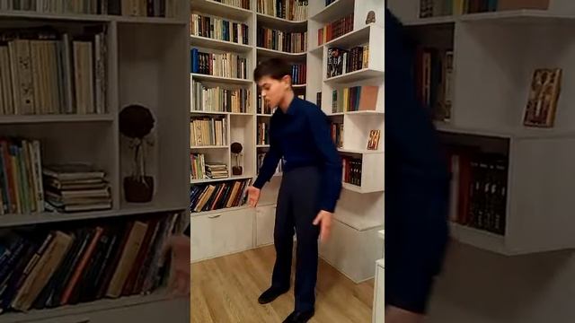 Страна читающая — Григорий Удовенко читает произведение «Вам» В. В. Маяковского смотреть онлайн