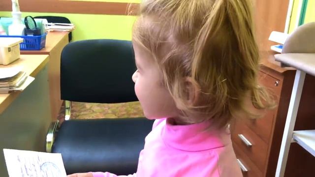 Викуся у врача в детской поликлинике - Часть 1 - Проверяем здоровье!. смотреть онлайн