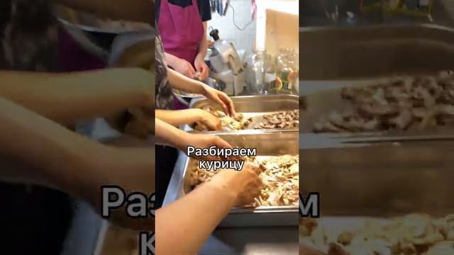 Готовим рассольник для бездомных и нуждающихся смотреть онлайн