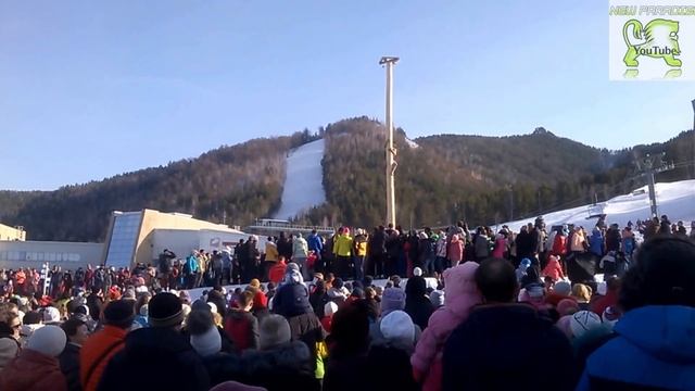 Веселая забава лазанье на столб Масленица Красноярск 2016! Fun climbing on the pole Pancake! смотреть онлайн