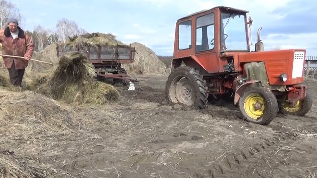 Деревенская бытовуха. Почти утопил трактор в огороде.
