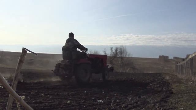 Весенняя обработка почвы. Чем занят? смотреть онлайн