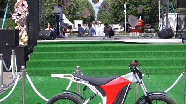 "Леди на велосипеде" Велопарад в Сокольниках 2016 смотреть онлайн