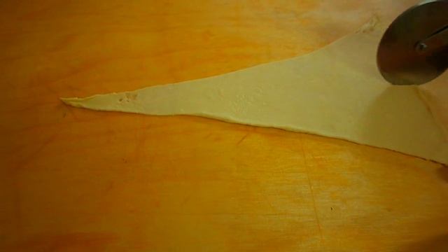 Круассаны с творогом /Круассаны из готового слоеного теста/ Выпечка с творогом / Простой рецепт смотреть онлайн