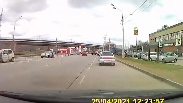 УСТУПИ ТЕМ, КТО РАЗВОРАЧИВАЕТСЯ! ПУНКТ 13,5 ПДД РФ смотреть онлайн