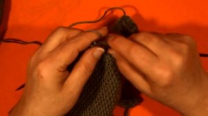 Красивая жилетка для мальчиков спицами.