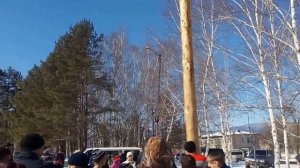 Масленица столб призы и парни молодцы