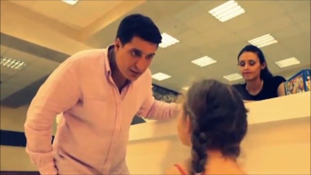 ДЕВОЧКА СИРОТА ПРОСИТ ДЕНЬГИ НА ИГРУШКУ Грустное видео до слез смотреть онлайн