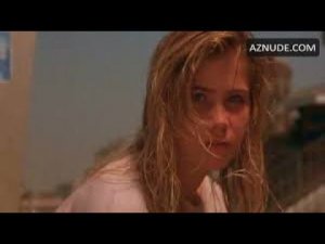 Обнаженная Кристина Эпплегейт танцует