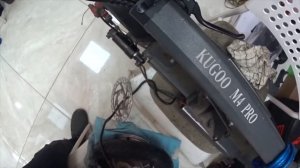 Забортовка литой покрышки на мотор-колесо электросамоката Kugoo M4