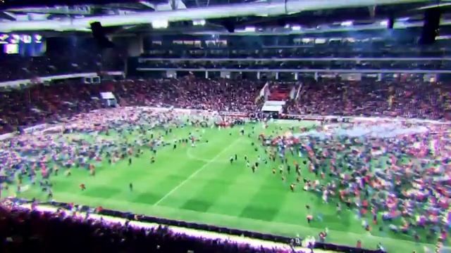 Все фанаты спартака выбежали на поле смотреть онлайн