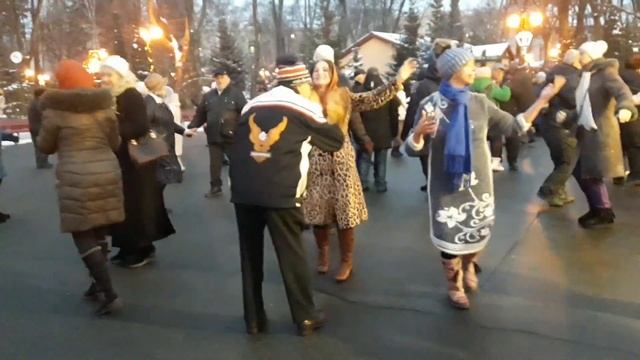 Я брошу мир к твоим ногам!!!??Танцы в парке Горького!!!??Харьков 2022 смотреть онлайн
