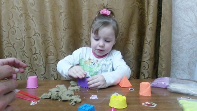 Кинетический Песок Строим Замок из Песка Kinetic Sand Building sand castle смотреть онлайн