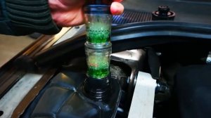 Определяем попадание отработанных газов в антифриз дизельного Вольво хс70 1