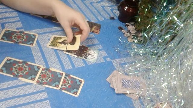 ГАДАНИЕ НА ТАРО. КАК Я ВСТРЕЧУ НОВЫЙ ГОД смотреть онлайн