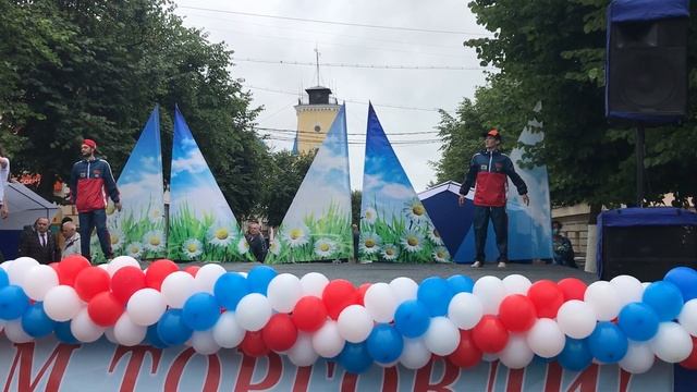 Выступление Фанатов Фанка на День торговли смотреть онлайн