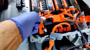 2016 Toyota Prius P0B0E15 нет зарядки ВВБ