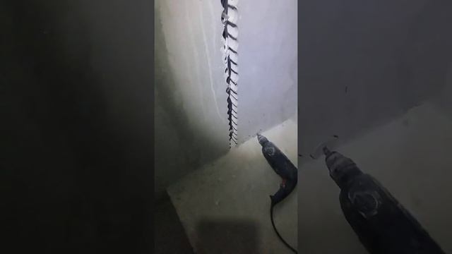 Просверливание рядом сквозных отверстий в блочной стене. смотреть онлайн