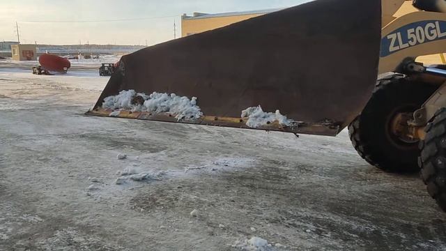 Клиновой отвал на погрузчик смотреть онлайн