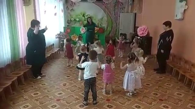 Танец на 8 марта 1 мл. Гр . смотреть онлайн