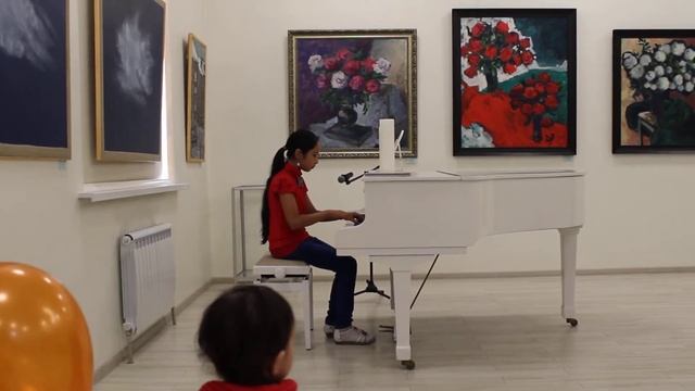 Играет Аурелия Акмуллаева, 10 лет смотреть онлайн
