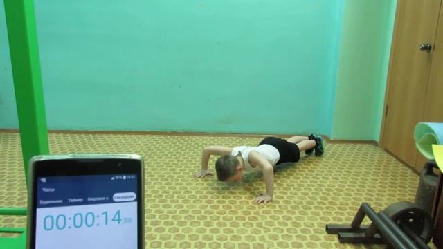 На тренировке. за 30 сек - 50 повторений. 8 лет. смотреть онлайн