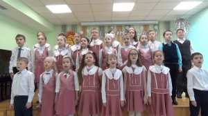 Муз. Гладкова, сл. В. Лугового «Песня о волшебниках», исполняет младший хор «Радость»