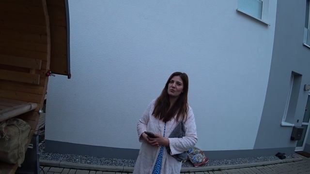 САУНА НА КОЛЁСАХ В ГЕРМАНИИ ТОПИМ НОВОГОДНИЕ КАЛОРИИ смотреть онлайн