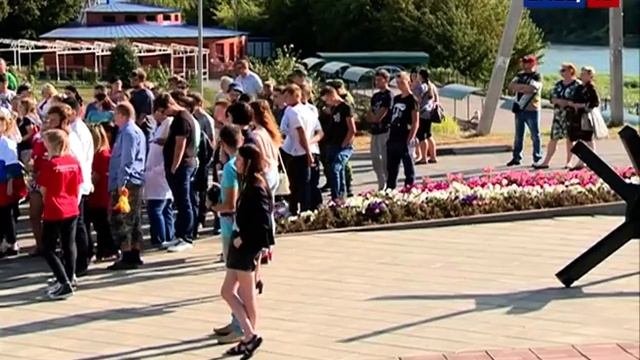 Главный символ страны. В Ельце отметили День Государственного флага Российской Федерации смотреть онлайн