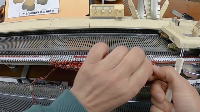 Casaco Infantil Transpassado Feito Em Máquina De Tricô