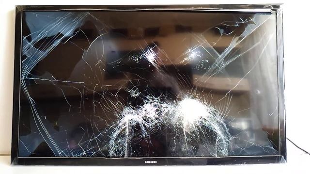 Проверка работы телевизора Samsung UE32M4000AU с механическим повреждением матрицы. смотреть онлайн