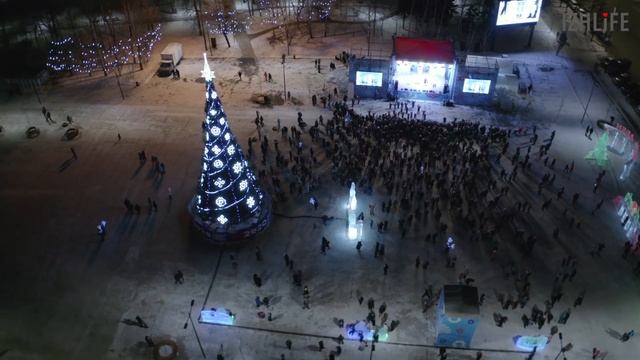 Открытие новогодней ёлки и ледового городка в Ижевске смотреть онлайн