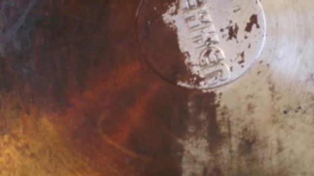 Простой способ почистить грязную Сковородку до блеска без химии... смотреть онлайн