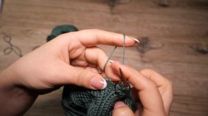 Детская шапка мальчику с косами спицами ? Childrens hat knitting pattern