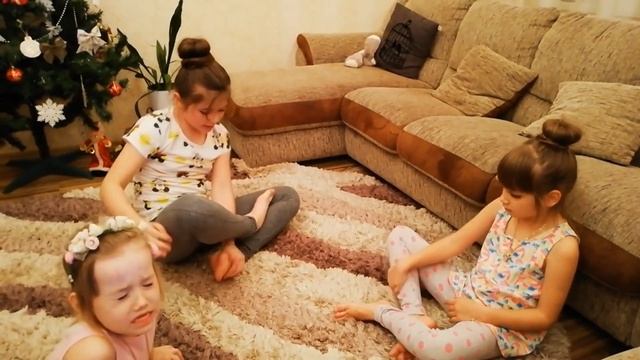Самый Cмешной Йога Челлендж - попробуй не засмеяться. Детские видео./ Yoga Challenge for Kids смотреть онлайн