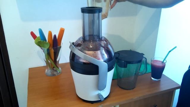 Philips Quick Clean Juicer HR1869/80: storcatorul pentru barbati смотреть онлайн