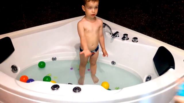 Бомбочки МИШКИ ГАММИ Шипящая ванна Растушки Мячики Bombs Gummy Bears Sizzling bath Reindeer Balls смотреть онлайн