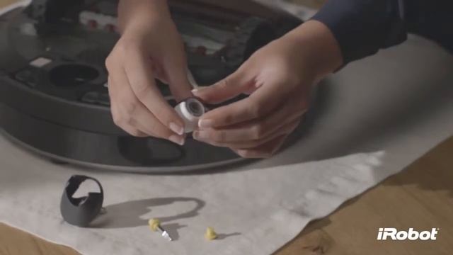 Как чистить переднее колесо Roomba 880? смотреть онлайн